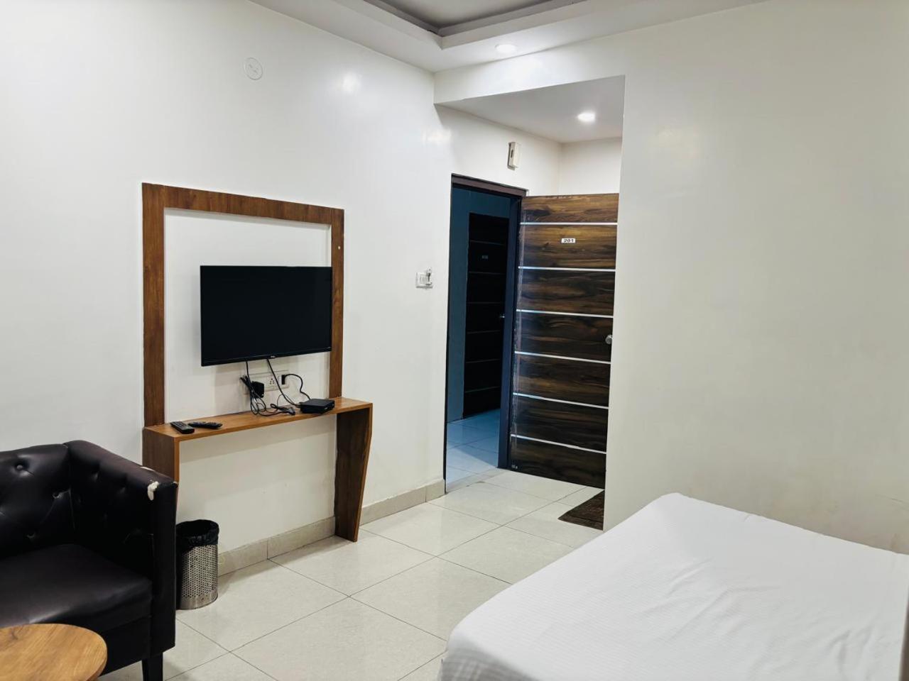 Hotel Bg Inn Бангалор Экстерьер фото